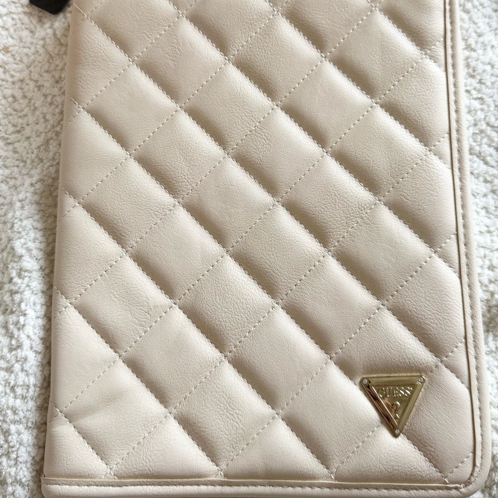 Guess Quilted Beige Tablet iPad case